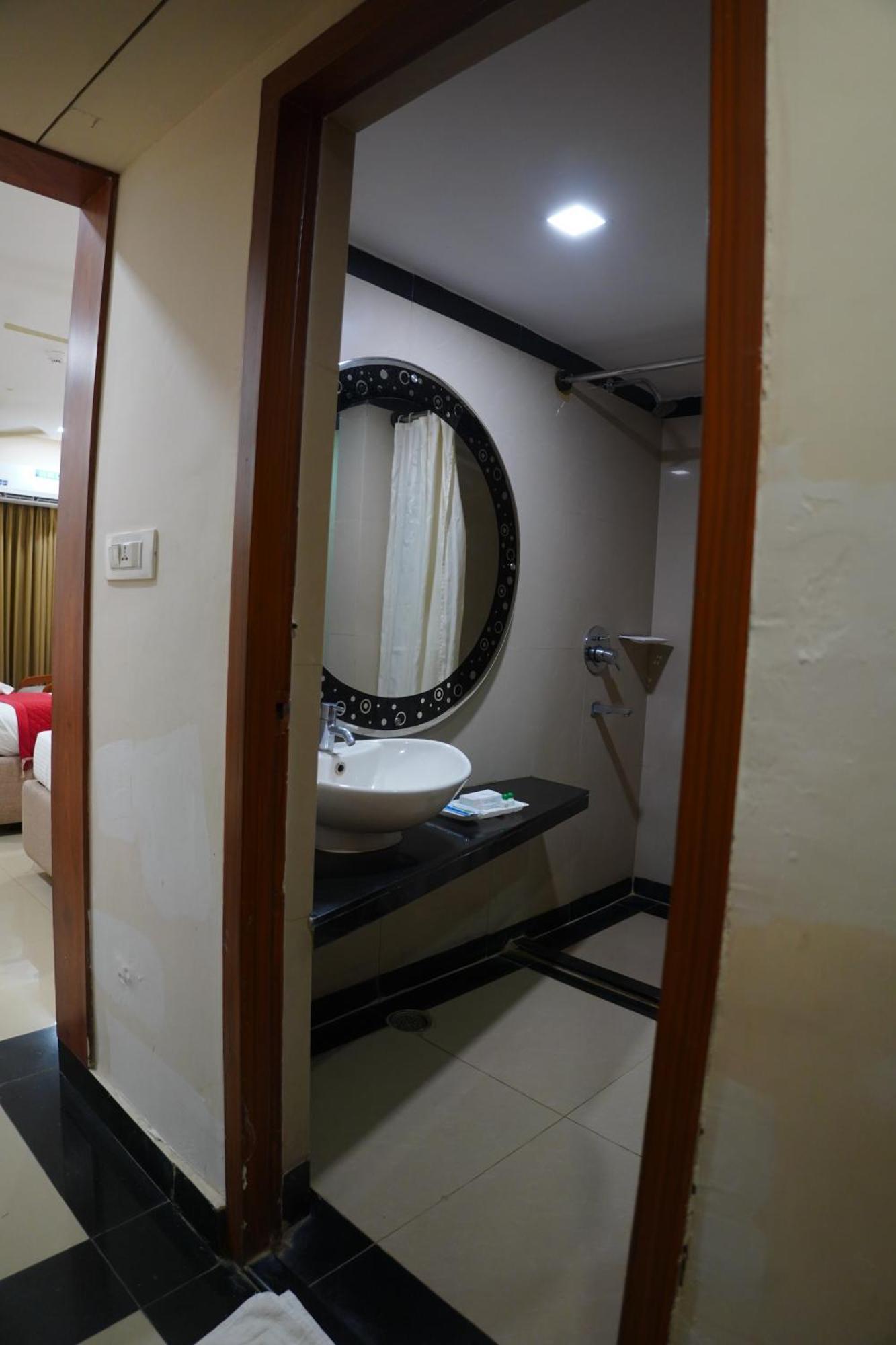 Hotel Grand Nagarjuna By Konark Hotels Guntūr Exteriér fotografie